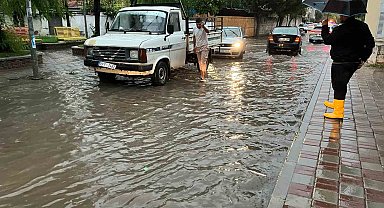 Aydın'da sağanak yağmur hayatı olumsuz etkiledi