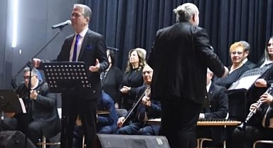 Aydın'da yıllarca valilerin makam şoförlüğünü yapan Danyal, sesiyle dinleyenleri mest ediyor