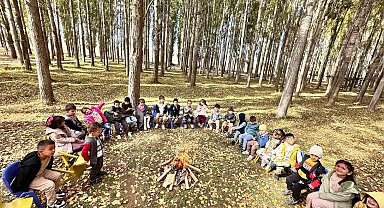 Aydıntepe'de anaokulu öğrencilerine sonbahar mevsimi doğada anlatıldı