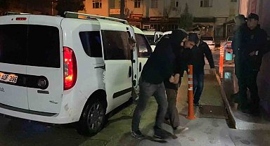 Babasını öldürüp kaçtı, polisin operasyonuyla yakalandı