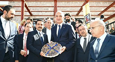 Bakan Ersoy, Battalgazi'nin seramik eserlerini inceledi