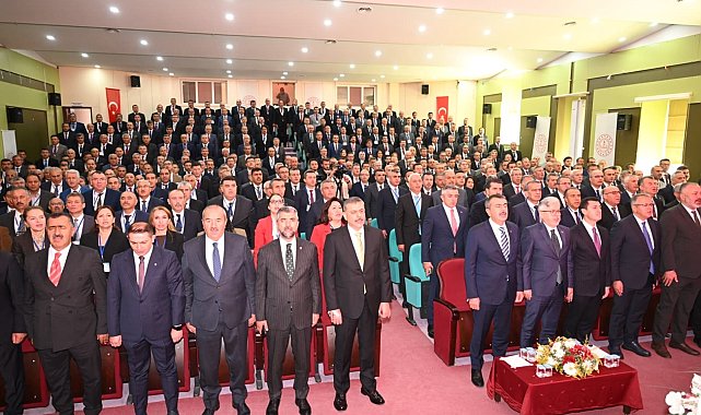 Bakan Tekin: "Biz büyük bir camiayız"