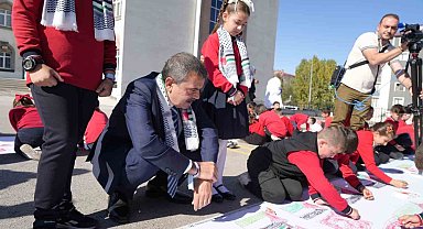 Bakan Tekin: "Bu dünyayı hepimiz için yaşanabilir kılacak bireyler yetiştirmemiz lazım"