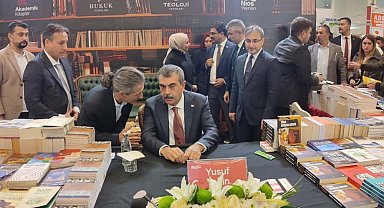 Bakan Tekin: "Çocuklarımız dünyanın diğer ülkelerinde olduğu gibi daha erken yaşlarda eğitim öğretim süreçlerini tamamlasınlar ve normal hayatın içerisinde toplumsal hayata dahil olsunlar"