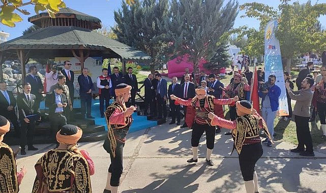 Bakan Tekin ve Bakan Yumaklı, 'Tarımın Yıldızları Çocuk Şenliği'nde bir araya geldi
