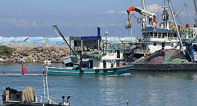 Balıkçılar, bol hamsi avı için havanın soğumasını bekliyor