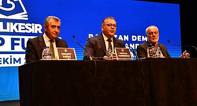 Balıkesir Kitap Fuarı'nda medya, siyaset ve edebiyat rüzgârı esti