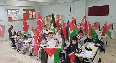 Balıkesir okullarında öğrencilerden Filistin'e destek