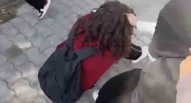 Balıkesir'de okul yakınında kız öğrencilerin kavgası kameraya yansıdı