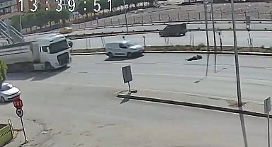 Bandırma'da kamyonun çarptığı yaşlı adam metrelerce savruldu