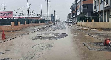 Bandırma'da sağanak yağış etkili oldu