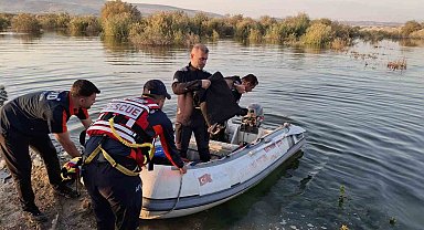Baraj kapakları açıldı, aile mahsur kaldı