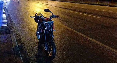 Bariyerlere çarpan motosikletli genç öldü