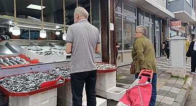 Bartın'da azalan hamsinin fiyatı arttı