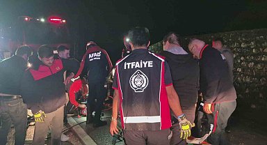 Bartın'da otomobil bariyerlere çarptı: 4 yaralı