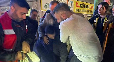 Başakşehir'de kontrolden çıkan araç durağa daldı: 1 yaralı