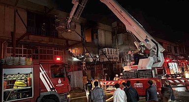 Başakşehir'de malzeme deposunda çıkan yangın korkuttu