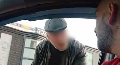 Başakşehir'de taksi sürücüsün yolcu kavgası kamerada