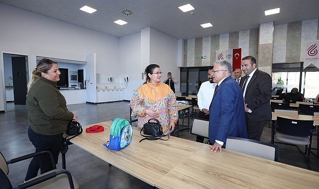 Başkan Büyükkılıç; Engelsiz Yaşam Merkezi'ni ziyaret etti