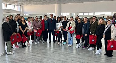 Başkan Ercan'dan sabah sporuna katılan kadınlara sürpriz hediye