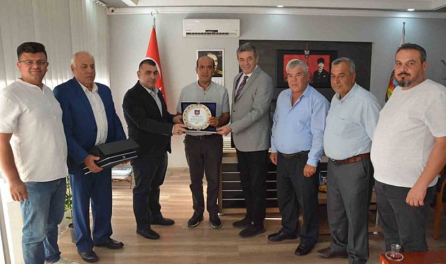 Başkan Künkcü'den, Didim'de yılın ahisine plaket