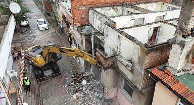 Başkan Kurnaz: "Metruk binalarla mücadelemiz sürecek"