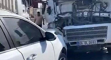 Batman'da hafriyat kamyonuyla iki otomobil çapıştı: 2 yaralı