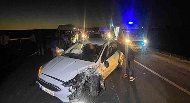 Batman'da iki araç kafa kafaya çarpıştı: 2 yaralı