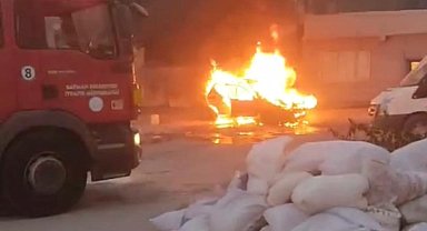 Batman'da park halindeki otomobil alev aldı