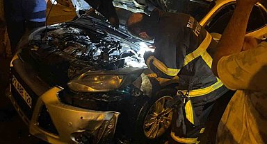 Batman'da park halindeki otomobil alev aldı