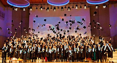 BAU Global ağındaki Berlin International Üniversitesi'nde mezuniyet coşkusu