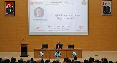 Bayburt'ta 'Gençler Peygamberimizle Değer Kazandı' konulu konferans düzenledi