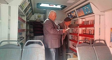 Bayburt'ta 'Gezici Kütüphane' huzurevi sakinleriyle buluşturuldu