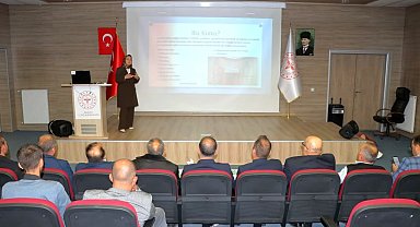 Bayburt'ta muhtarlara ruh sağlığı ve SAHA eğitimi verildi
