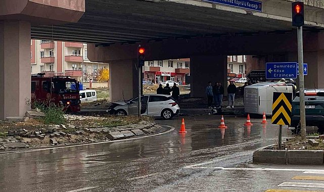 Bayburt'ta trafik kazası: 3 yaralı