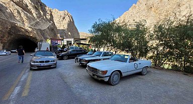 Belçikalı klasik araç tutkunları Kemaliye'de