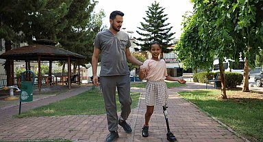 Belediye otobüsü altında kalan Rukiye, protez bacakla ilk adımı attı