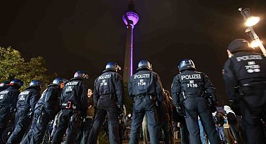 Berlin'de Filistin'e destek gösterisinde polisten sert müdahale