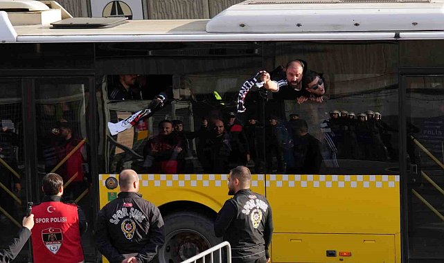 Beşiktaş taraftarı stadyuma geldi