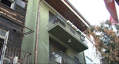 Beşiktaş'ta çıkan yangında oyuncu Şebnem Bozoklu'nun evi de hasar gördü