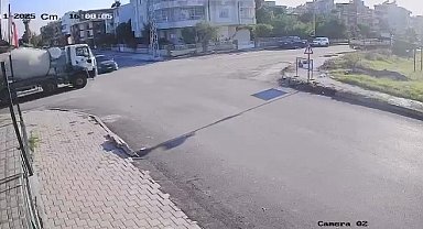 Beton mikseriyle otomobilin çarpıştığı kaza kamerada