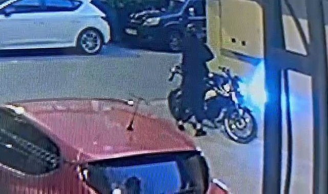 Beylikdüzü'nde 27 yaşındaki gencin katil zanlısı kapı önünde böyle beklemiş
