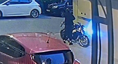 Beylikdüzü'nde 27 yaşındaki gencin katil zanlısı kapı önünde böyle beklemiş