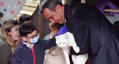 Beyoğlu'nda minikler barınaktaki hayvanlarla buluştu