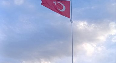 Bilecik Gümüşdere'de 20 metrelik Türk Bayrağı göklerde