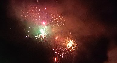 Bilecik Pazaryeri'nde coşku gökleri aydınlattı