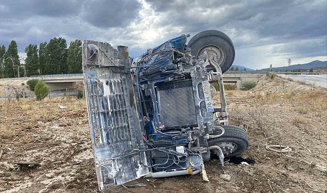 Bilecik'te devrilen tanker sürücüsü yaralandı