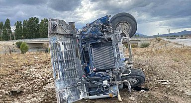 Bilecik'te devrilen tanker sürücüsü yaralandı