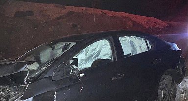 Bilecik'te kontrolden çıkan otomobil şarampole uçtu, 2 yaralı