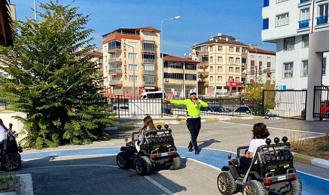Bilecik'te miniklere trafikte güvenli adımlar eğitimi